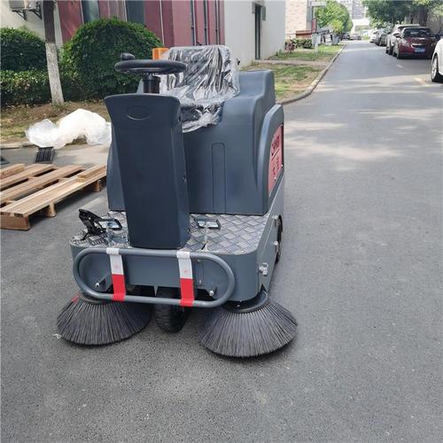 家具倉儲(chǔ)廠庫電動(dòng)駕駛式掃地車 木屑鐵屑全自動(dòng)掃地車-產(chǎn)品供應(yīng)-武漢